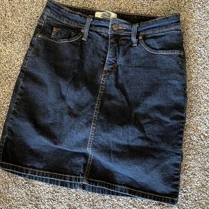 Levi’s Signature jean denim skirt/skort size 6 woman’s